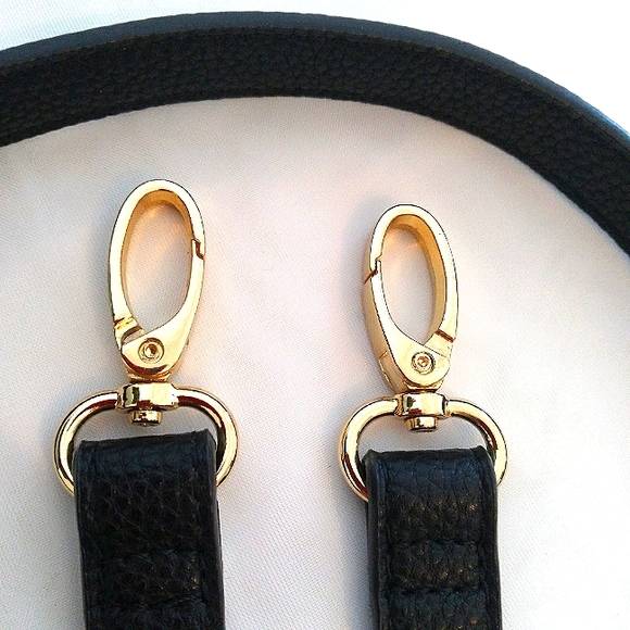 🎁 NWOT Nanette Lapore Black Crossbody Strap with Stunning Gold Hardware - Picture 5 of 10